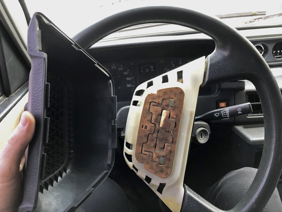 Як зняти панель приладів Daihatsu Feroza частина (1/3) 2