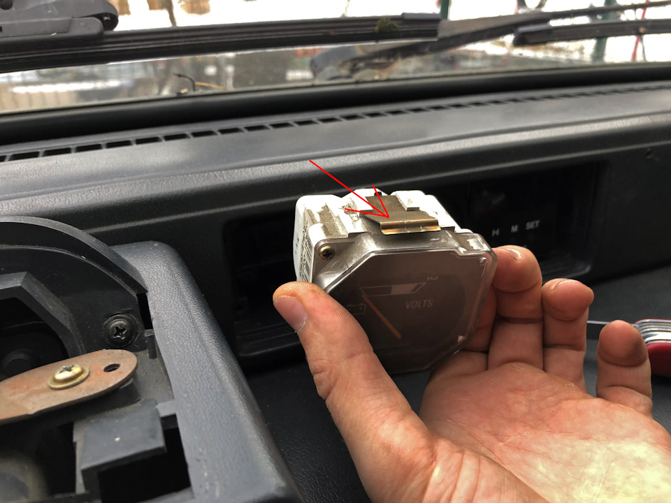 Як зняти панель приладів Daihatsu Feroza частина (2/3) 1