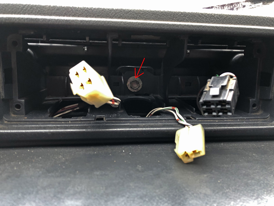Як зняти панель приладів Daihatsu Feroza частина (2/3) 3
