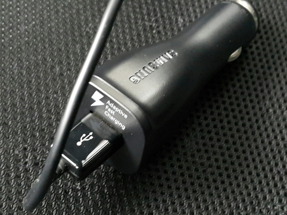 Кріплення смартфона+заряджання samsung 1