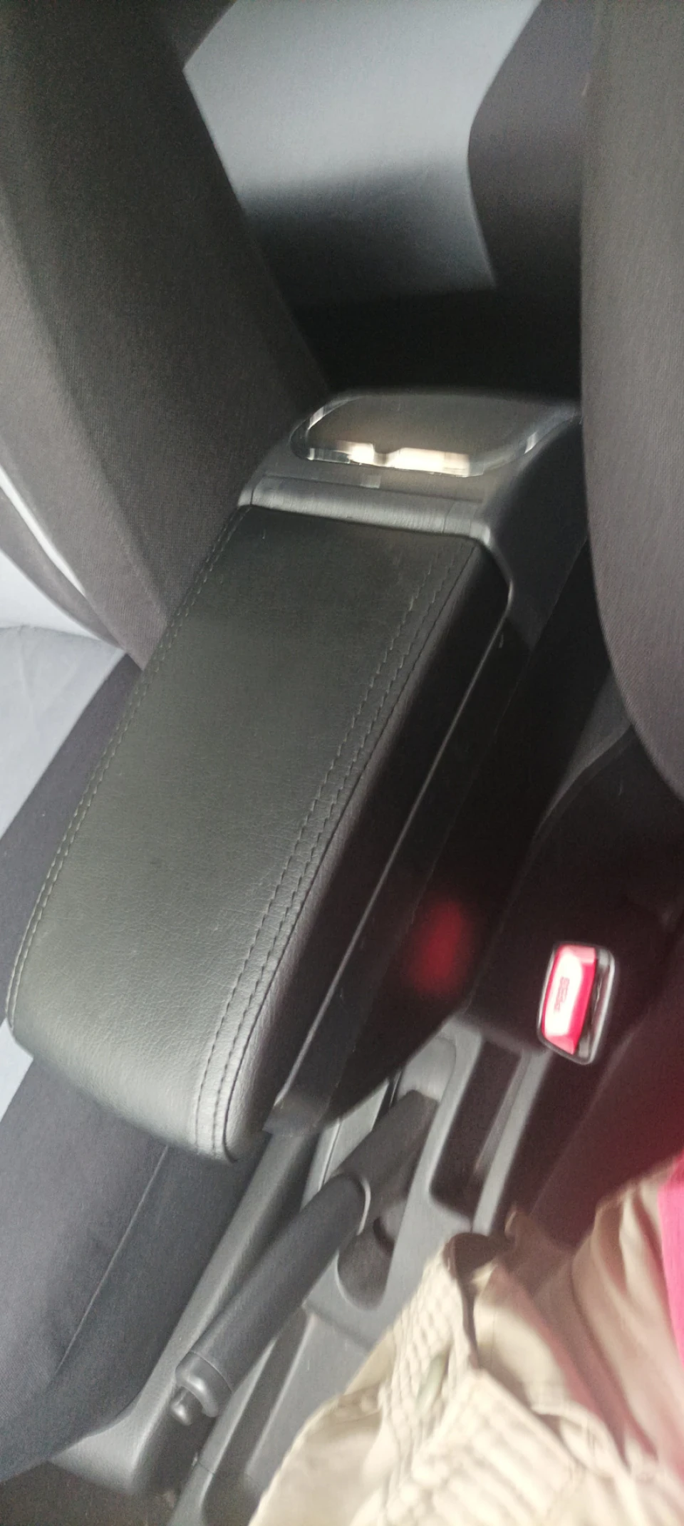 Підлокітник з USB
