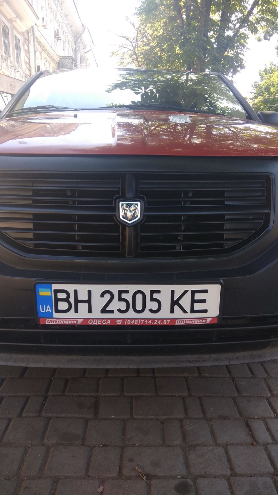 Dodge Caliber емблема на радіаторні грати. 4