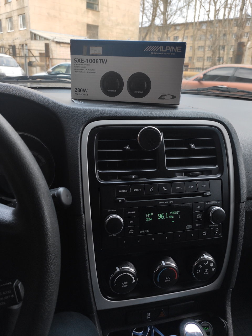 Установка твітерів (піщалок) Alpine SXE 1006 TW 1