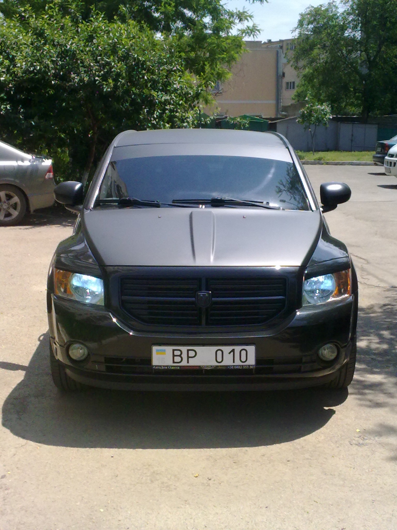 Затягнув матовою плівкою капот, дах, стійки, стопи 1