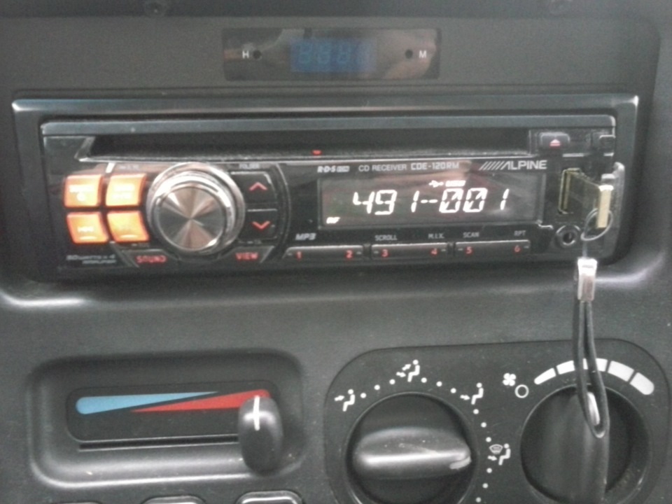 Автомагнітола Alpine CDE-120RM 2