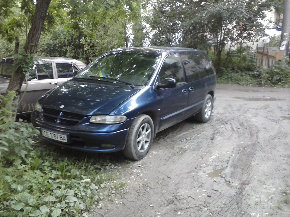 Пару фоток, і хто ставив відбійники на ресори? 1