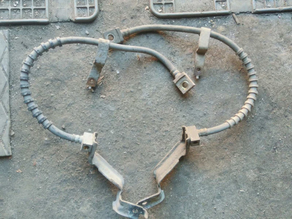 Шланг гальмівний передній