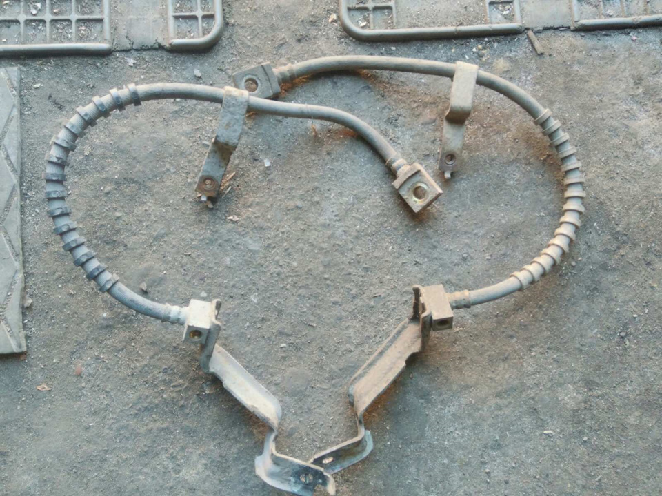 Шланг гальмівний передній 1