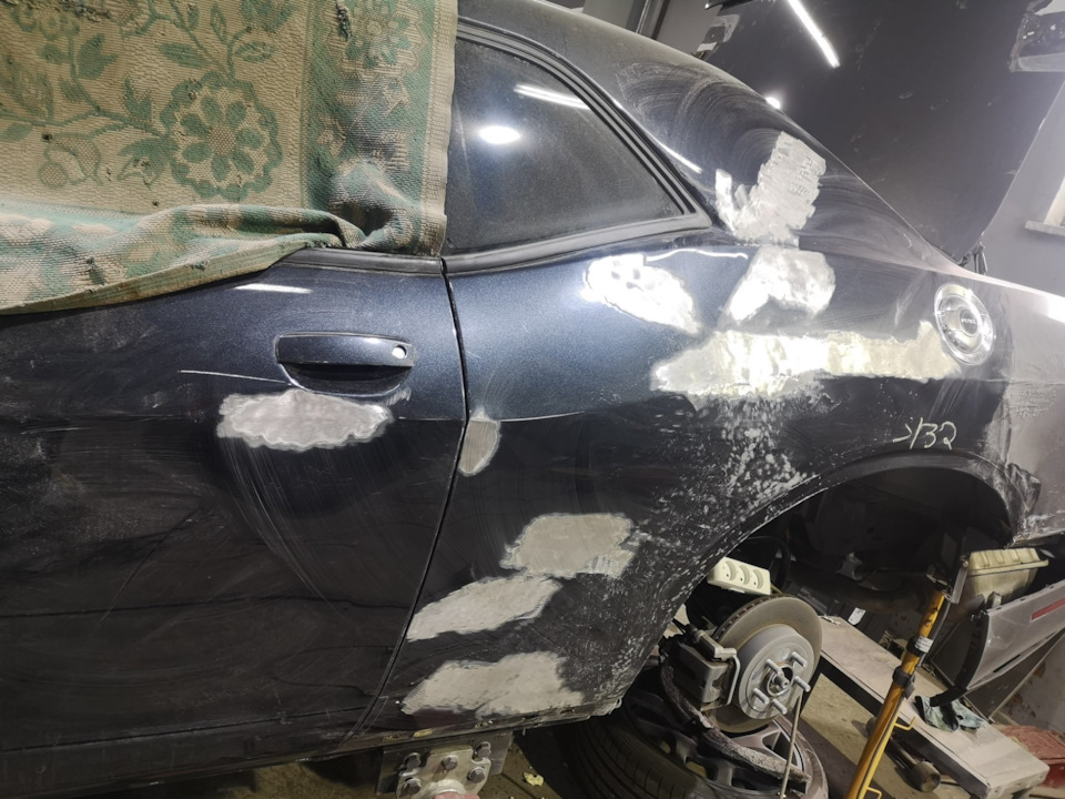 Dodge Challenger починаємо рихтування 1