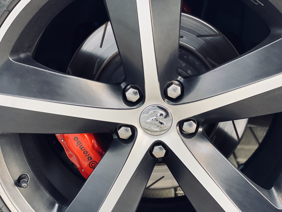 OEM Mopar/Brembo Brake System 3