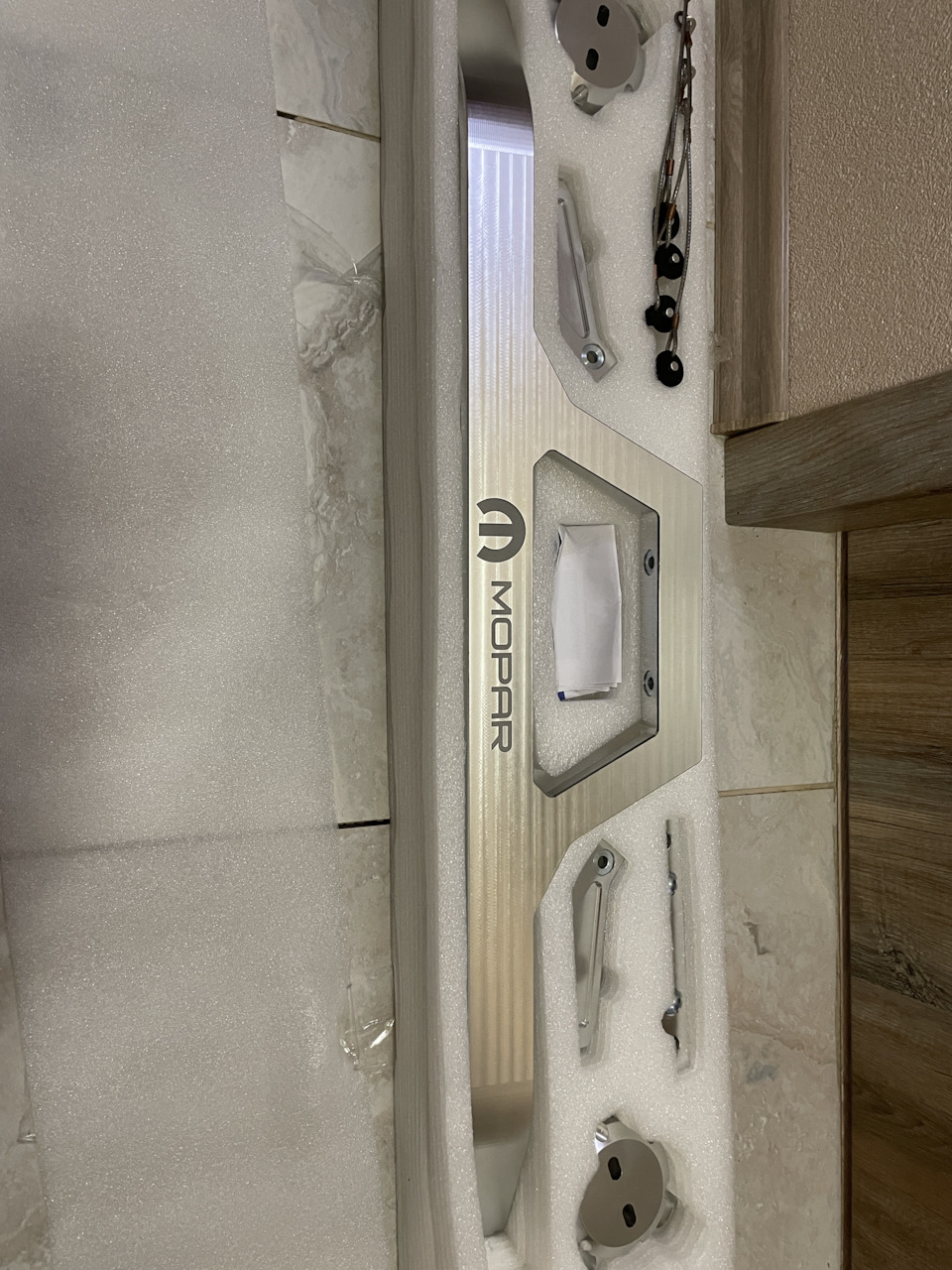 SRT 8. Смачники під капот. Продовження. 3