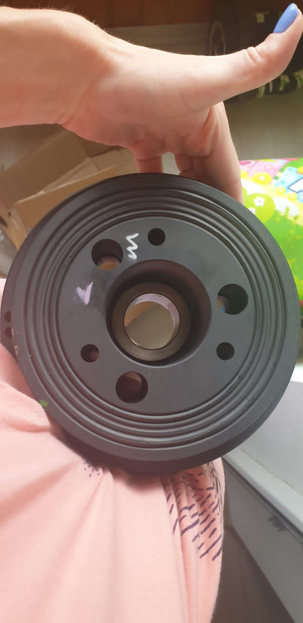 SRT8. Шків колінвалу. 4
