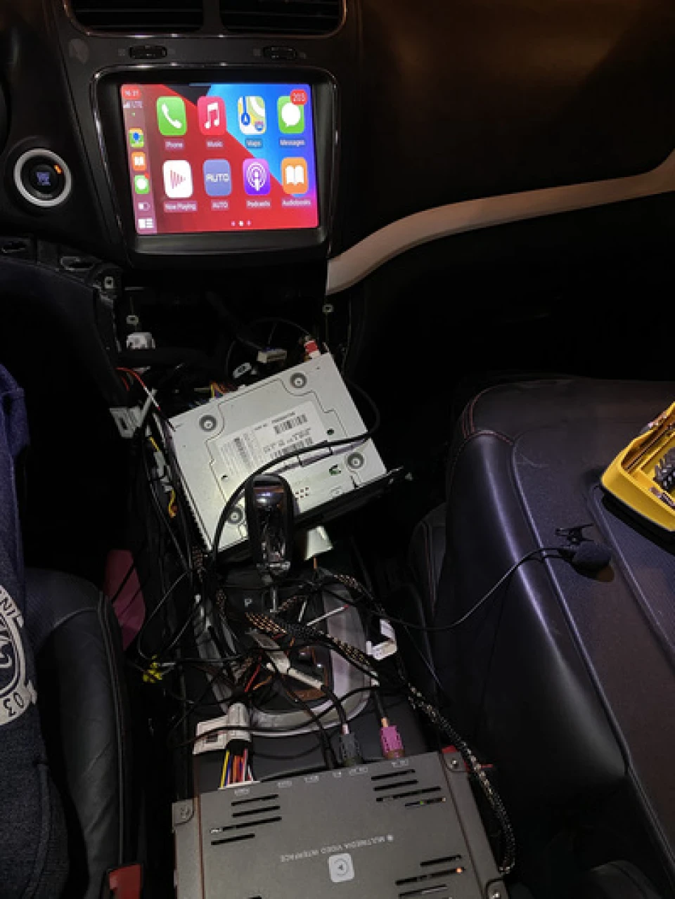 Установка CarPlay на Dodge Journey