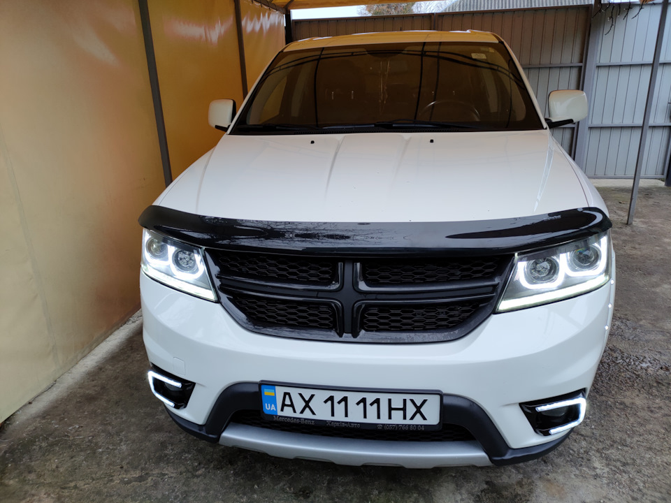 Встановлення спойлера капота Weathertech 1