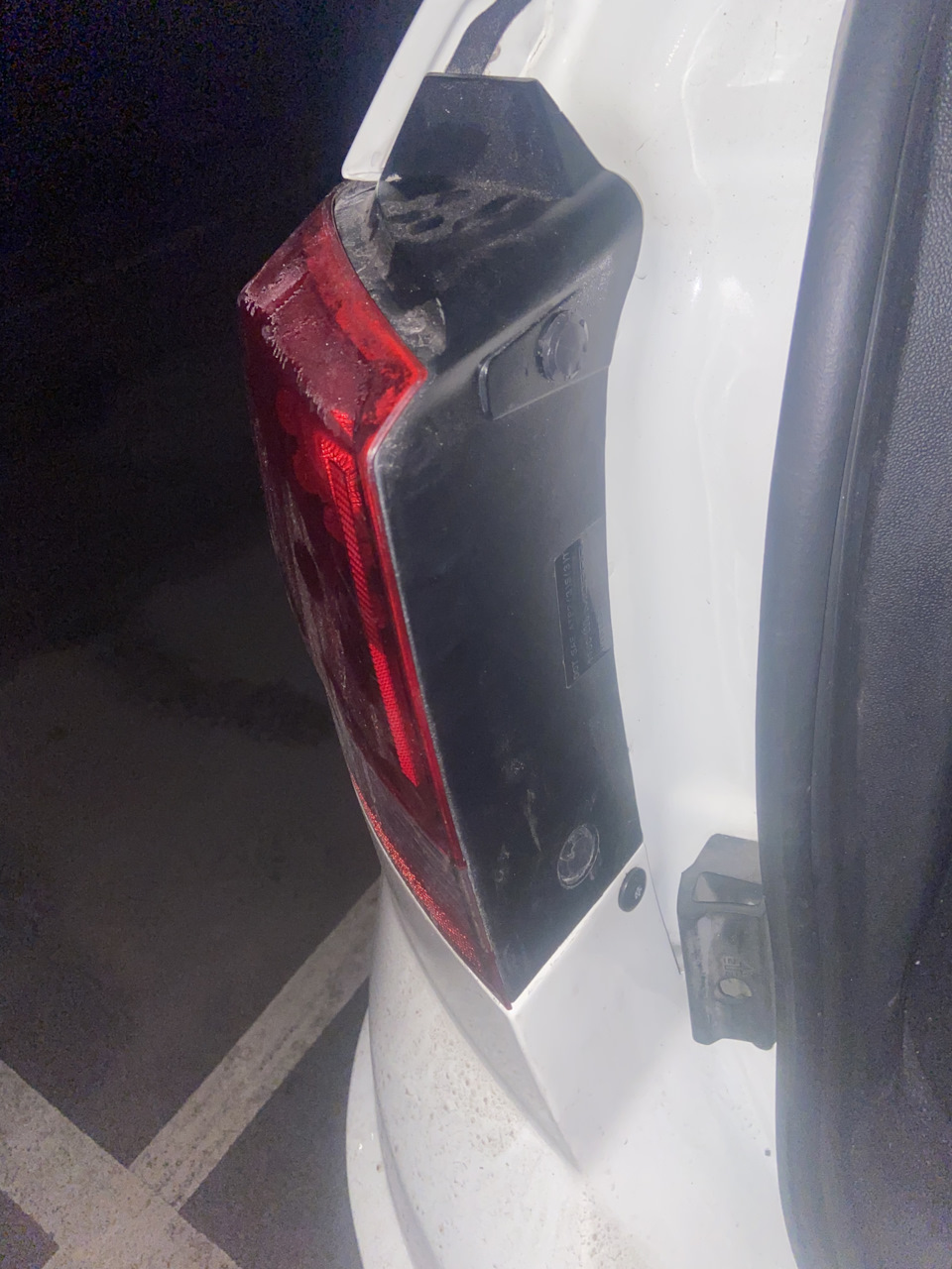 Заміна лампочки заднього повороту на Dodge journey 2
