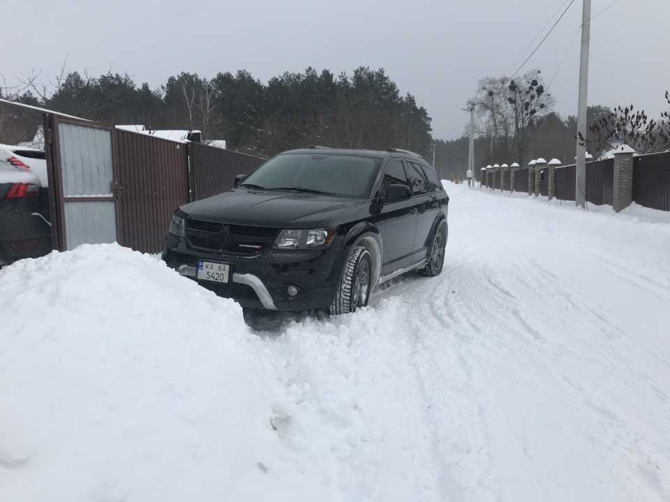 Dodge Journey у снігу 2