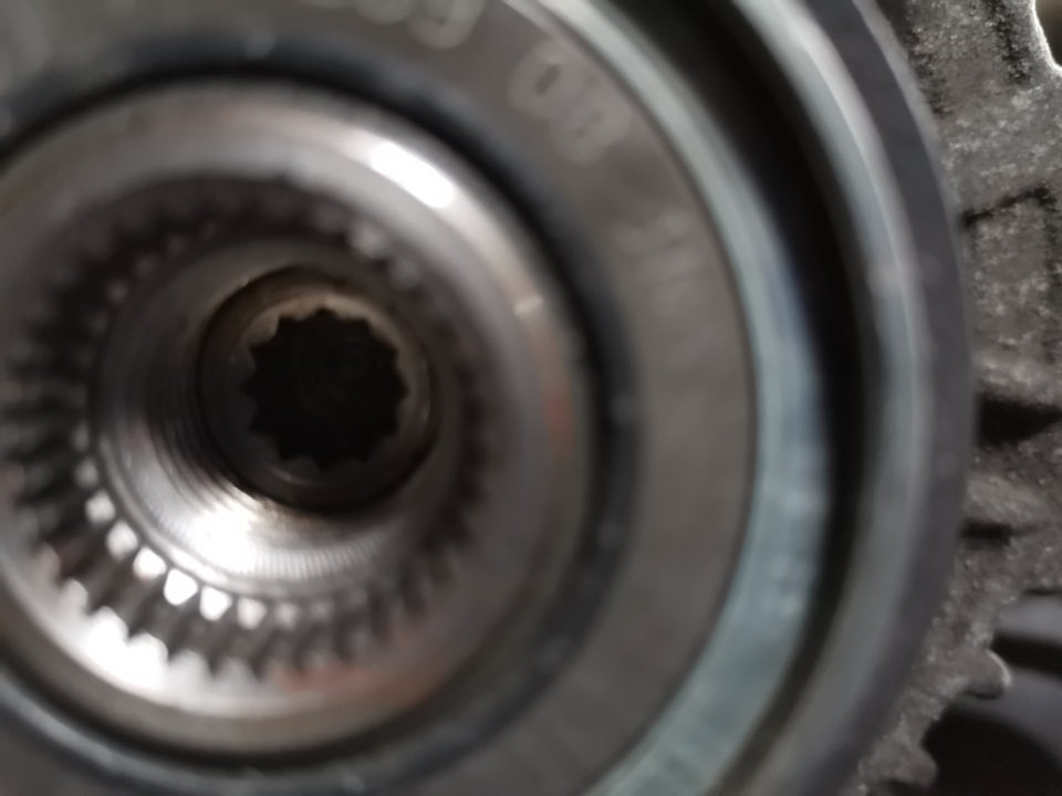 Заміна обгінної муфти генератора (шків) 3
