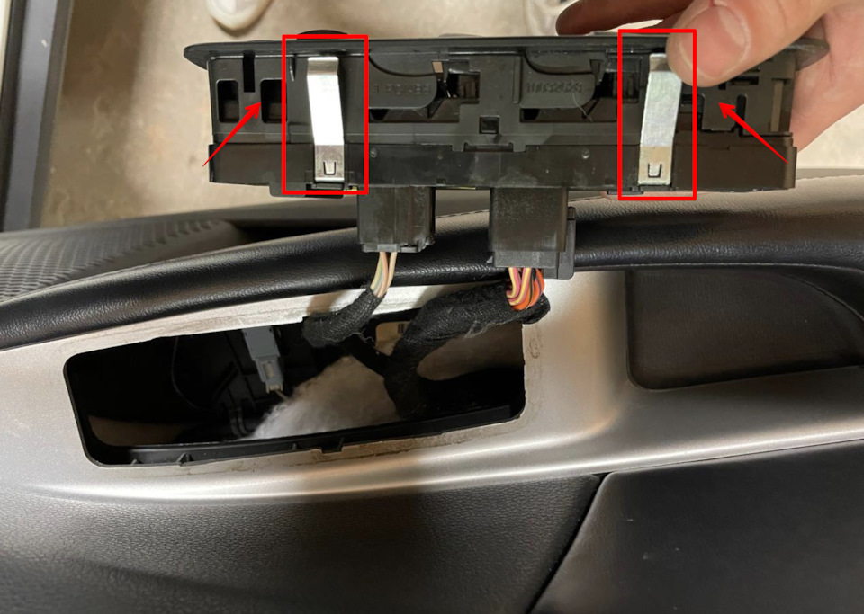 Почав дико рипіти склопідйомник 3