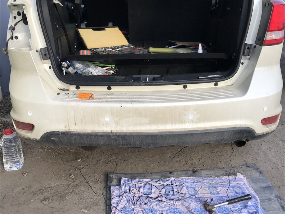 Установка заднього парктроніка (Dodge Journey) 5