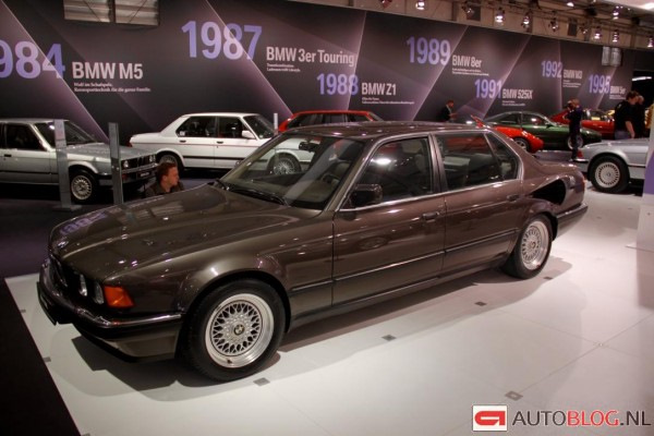 Унікальна BMW 7 з двигуном V16 1