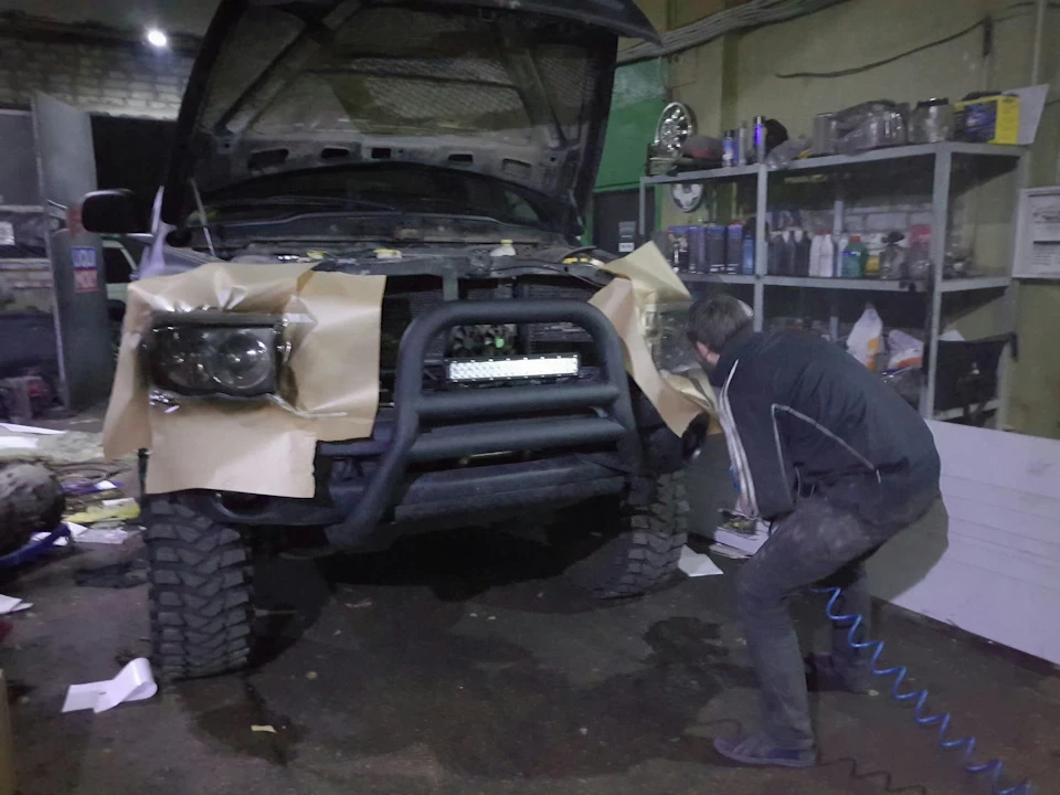 Наводимо очі крокодила і заміна ліхтарів на лід балку