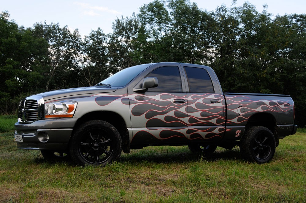 Dodge Ram у різних ракурсах 1