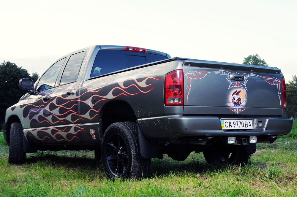 Dodge Ram у різних ракурсах 2