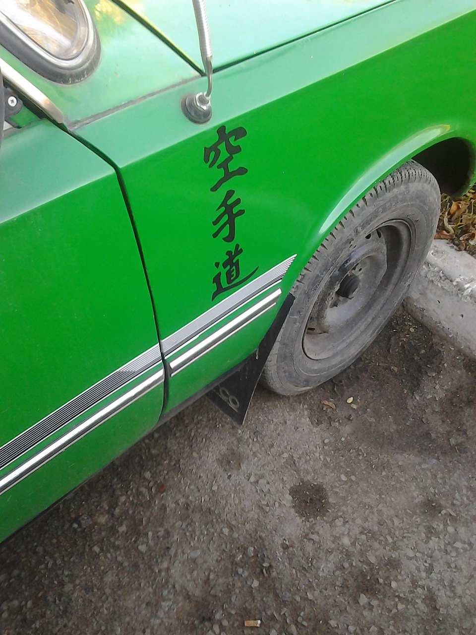 Замок на дверцятах бензобака. 5
