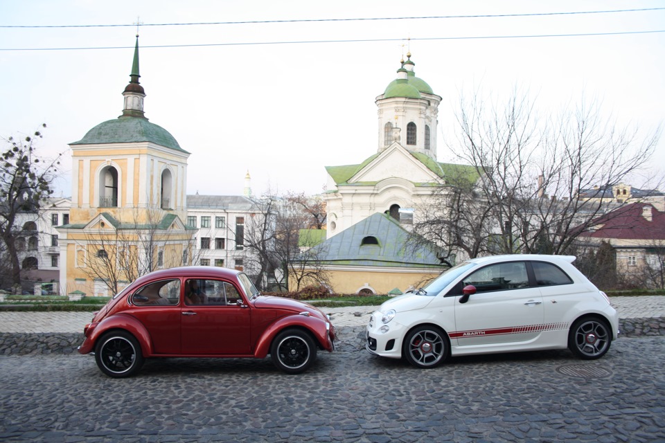 Зустріч поколінь: Abart 500 2012 vs VW Beetle 1972 3