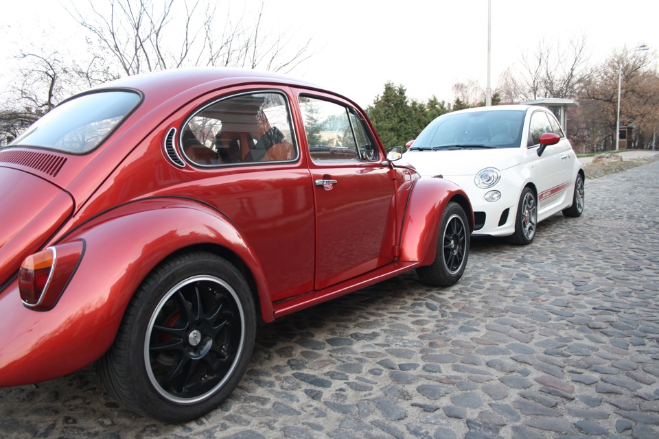 Зустріч поколінь: Abart 500 2012 vs VW Beetle 1972 5
