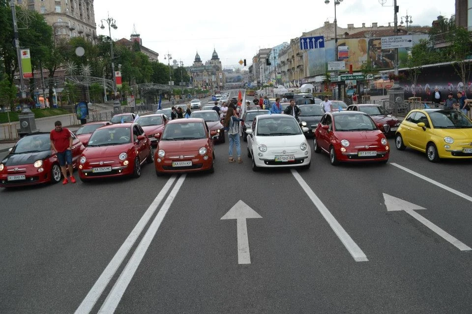 Парад італійських авто на Хрещатику (Київ) 02.06.2013