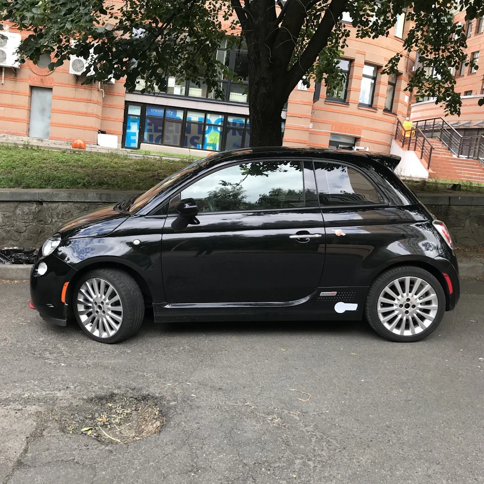 Fiat 500e та 17 диски