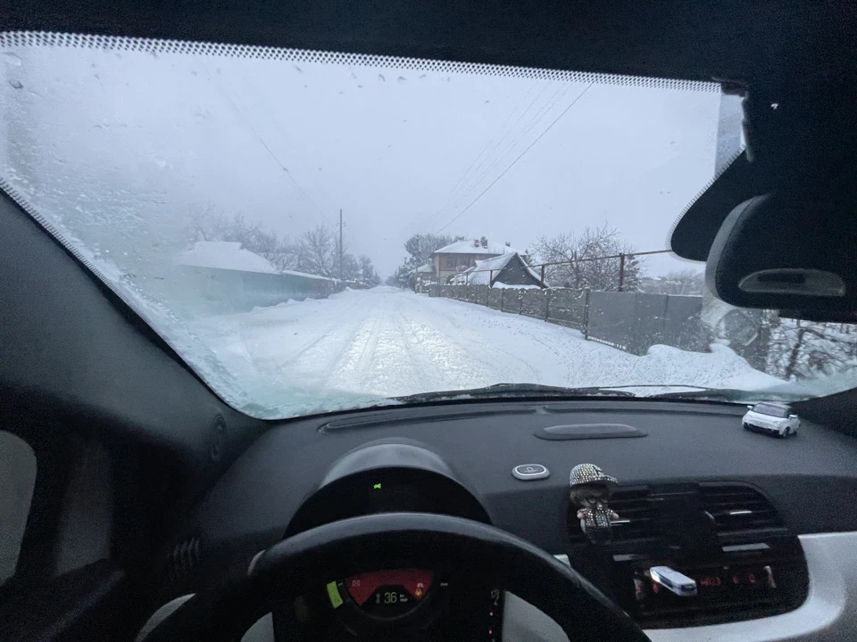 По глибокому снігу на електроприводі