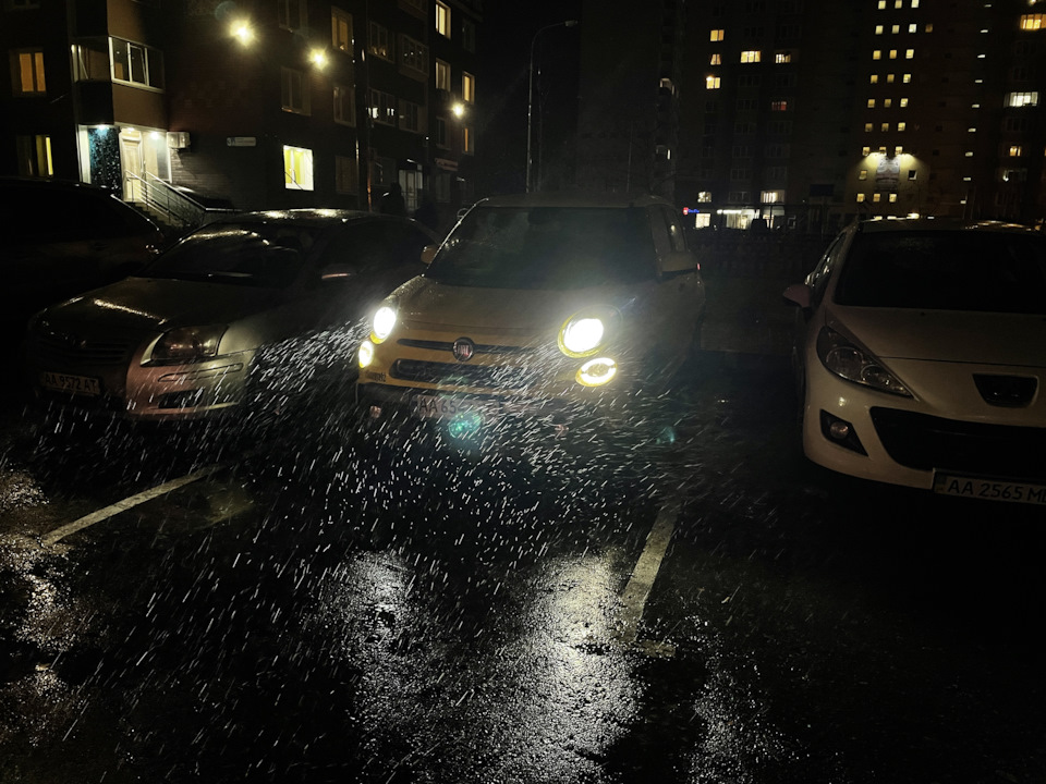 Заміна ламп ближнього світла Fiat 500L 2