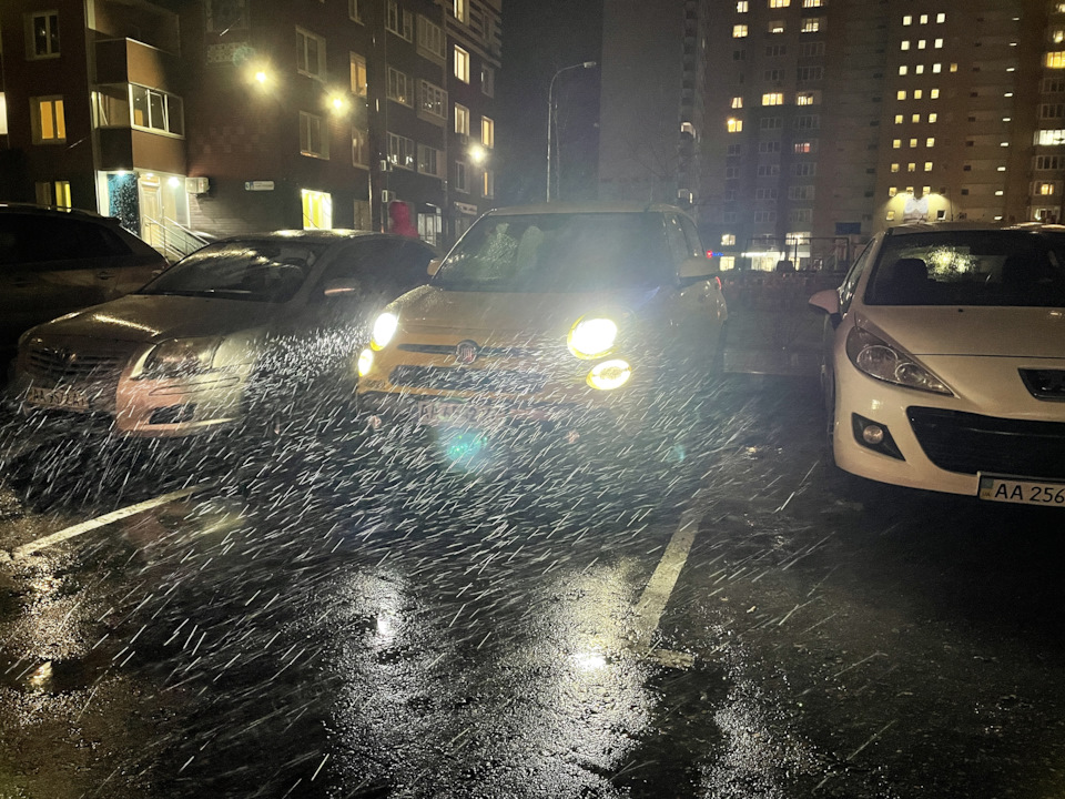 Заміна ламп ближнього світла Fiat 500L 1