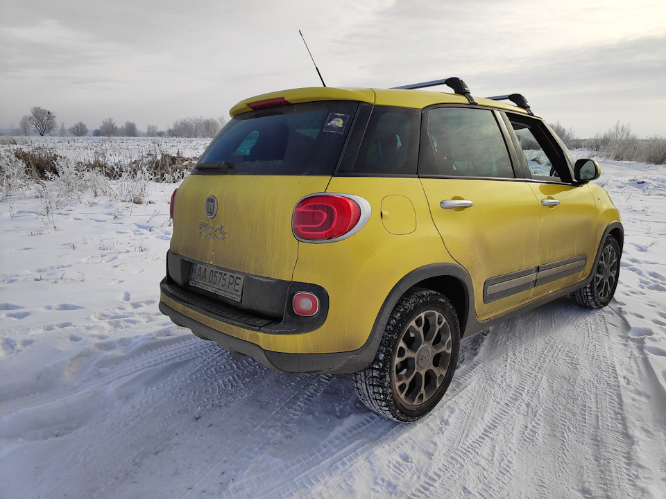Казкова зима і грязнули Fiat 500Lt 5