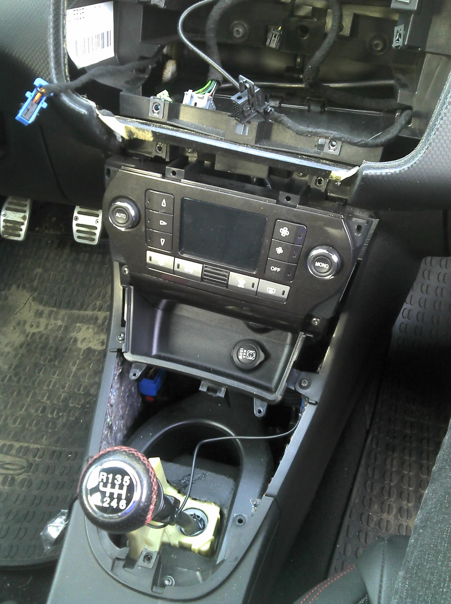 Встановлення Blaupunkt USB/Bluetooth Interface Kit 1