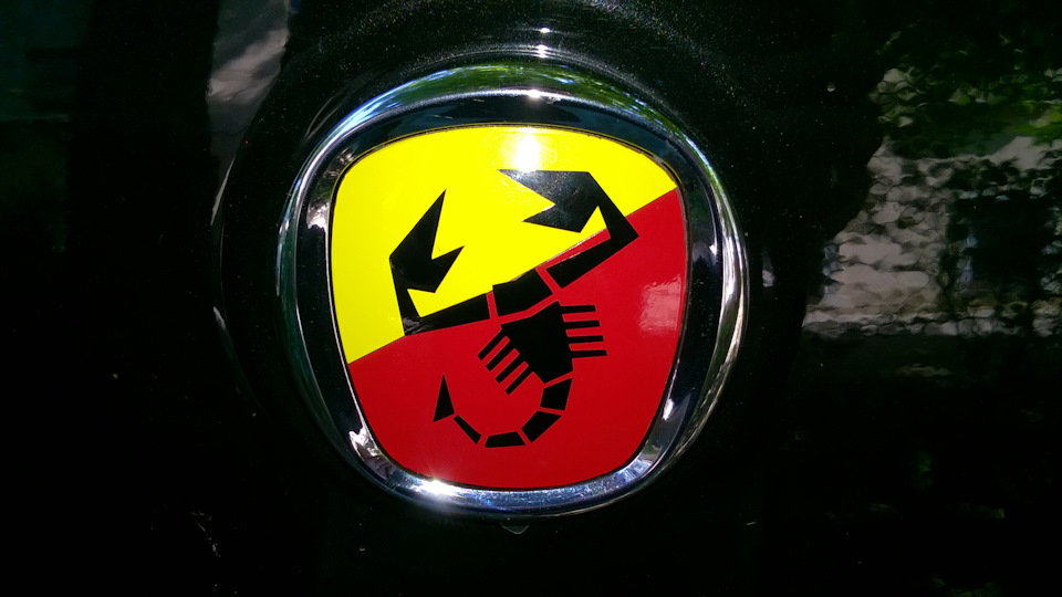 Abarth наклейка 3