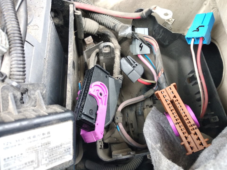 Fiat DOBLO ПТФ по-заводу  Part 5 (роботи в підкапотному блоці запобіжників з установкою 3-х відсутніх PINів у роз'єм підкапотного блок запобіжників для передніх ПТФ) 3
