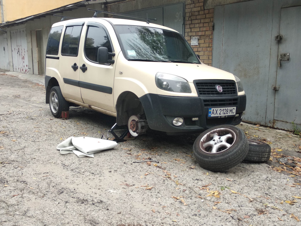 Fiat DOBLO усунення города в передніх крилах з промазанням антикором Part 1 (права сторона: розбирання та дефектування) 2