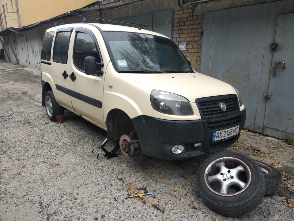 Fiat DOBLO усунення города в передніх крилах з промазанням антикором Part 1 (права сторона: розбирання та дефектування) 3