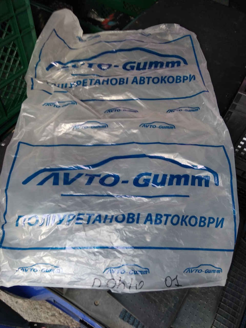Нові гумові коврики в салон 5