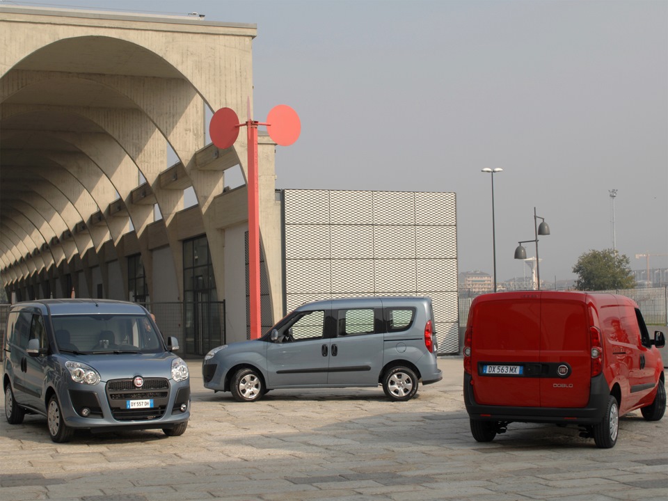 Fiat Doblo Nuovo VS Ford Tourneo Connect 2013 2