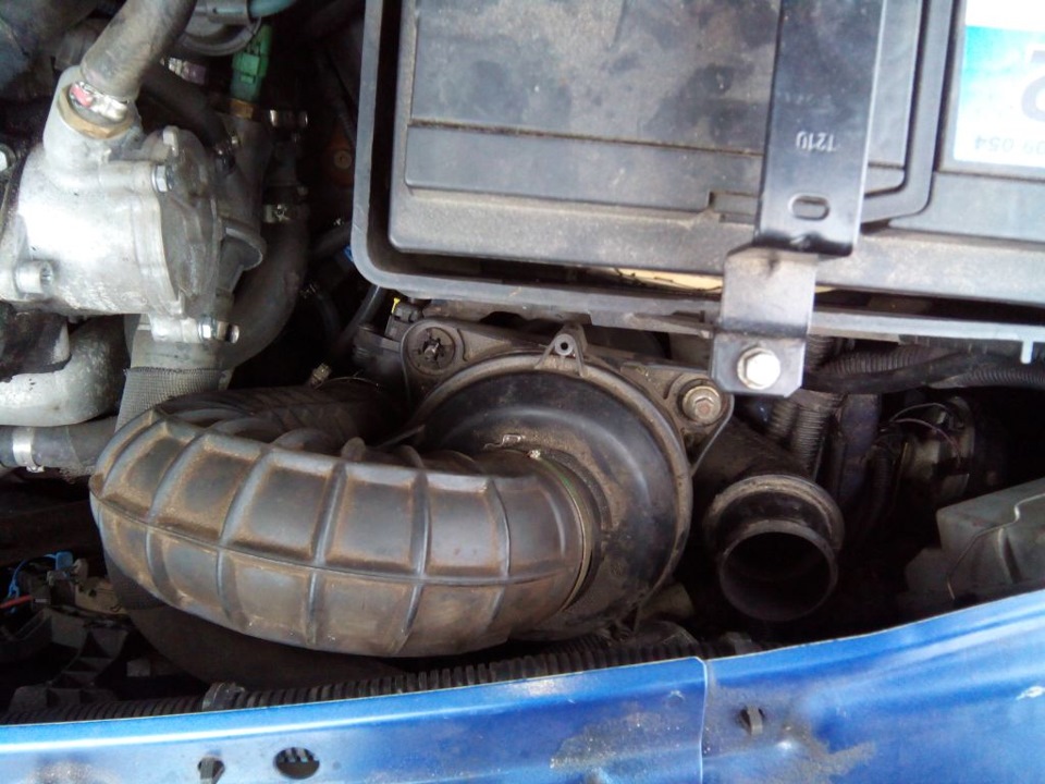 Заміна повітряного фільтра Fiat Doblo 1.9 JTD 3