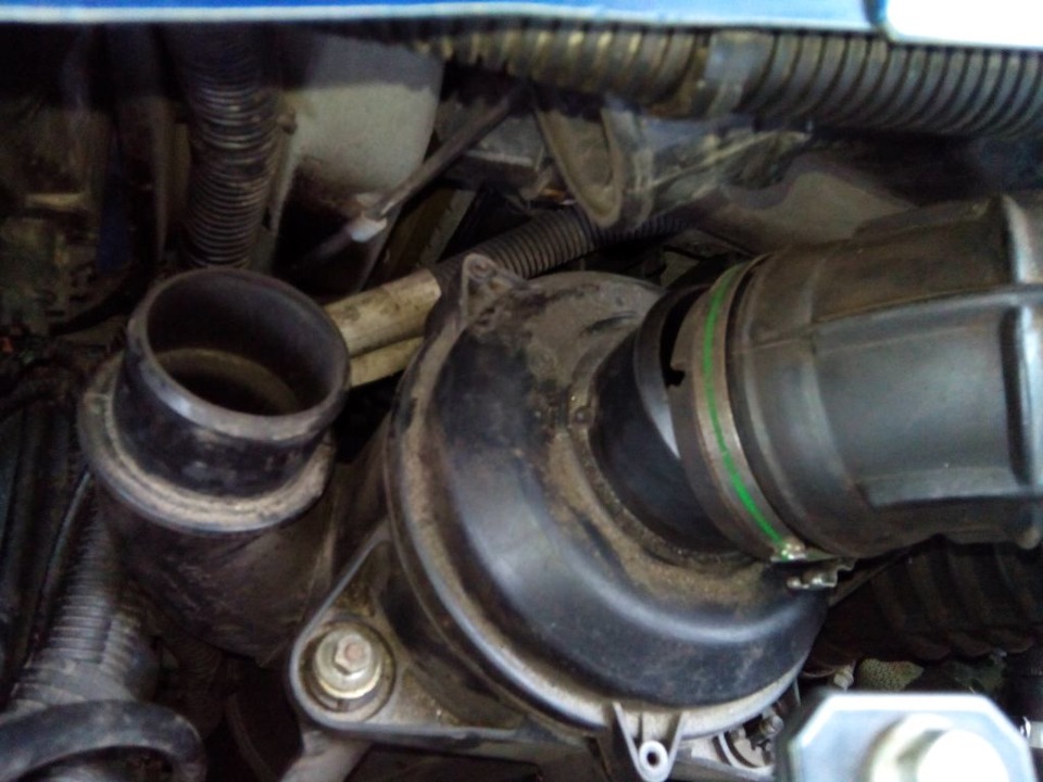 Заміна повітряного фільтра Fiat Doblo 1.9 JTD 4