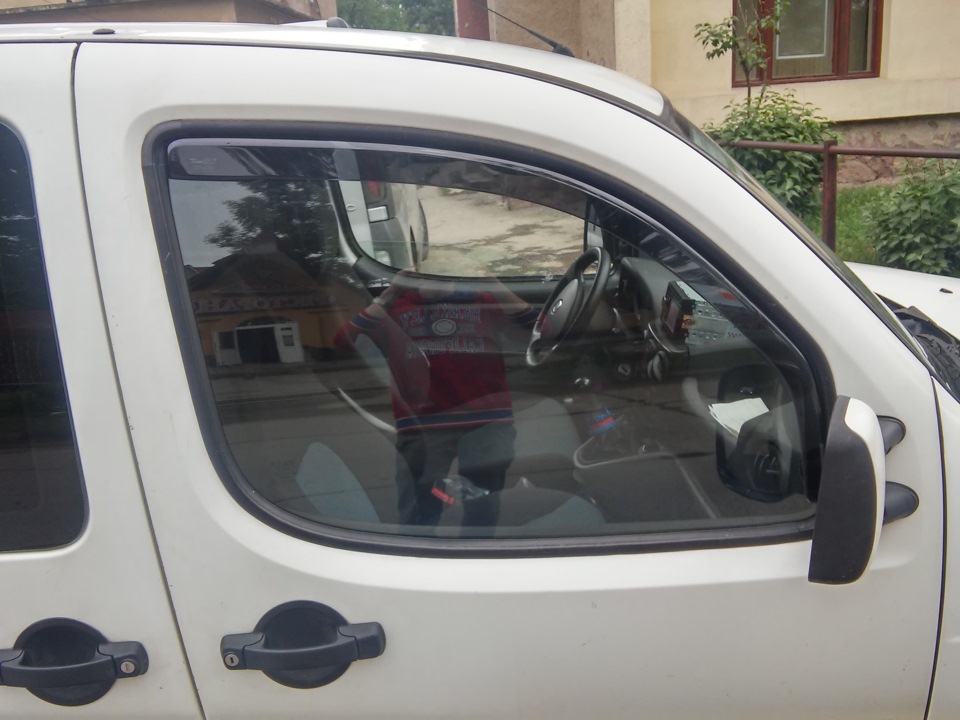 Fiat Doblo Вітровики 1