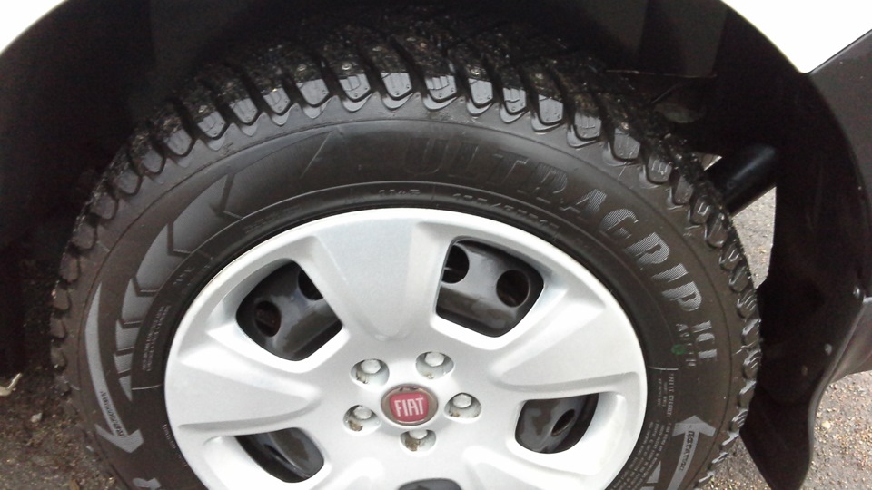 Зимова шипована гума GOODYEAR ULTRA GRIP ICE ARCTIC 3
