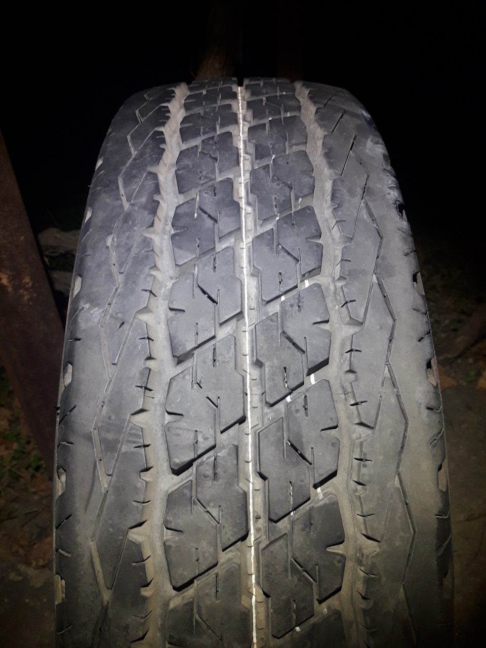 Потрібна шина 1шт Bridgestone Duravis R630 175/75/14C 1