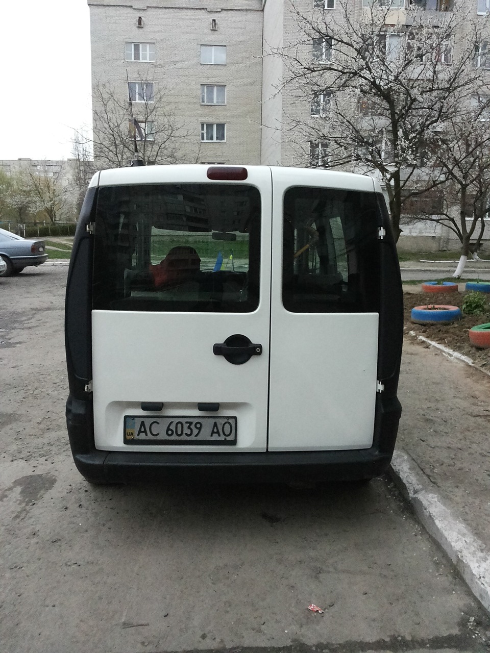 Обклеювання задніх фар і миття двигуна 5