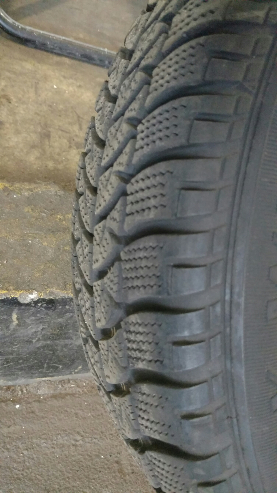 Зимова гумка продалася 195/65R15 5